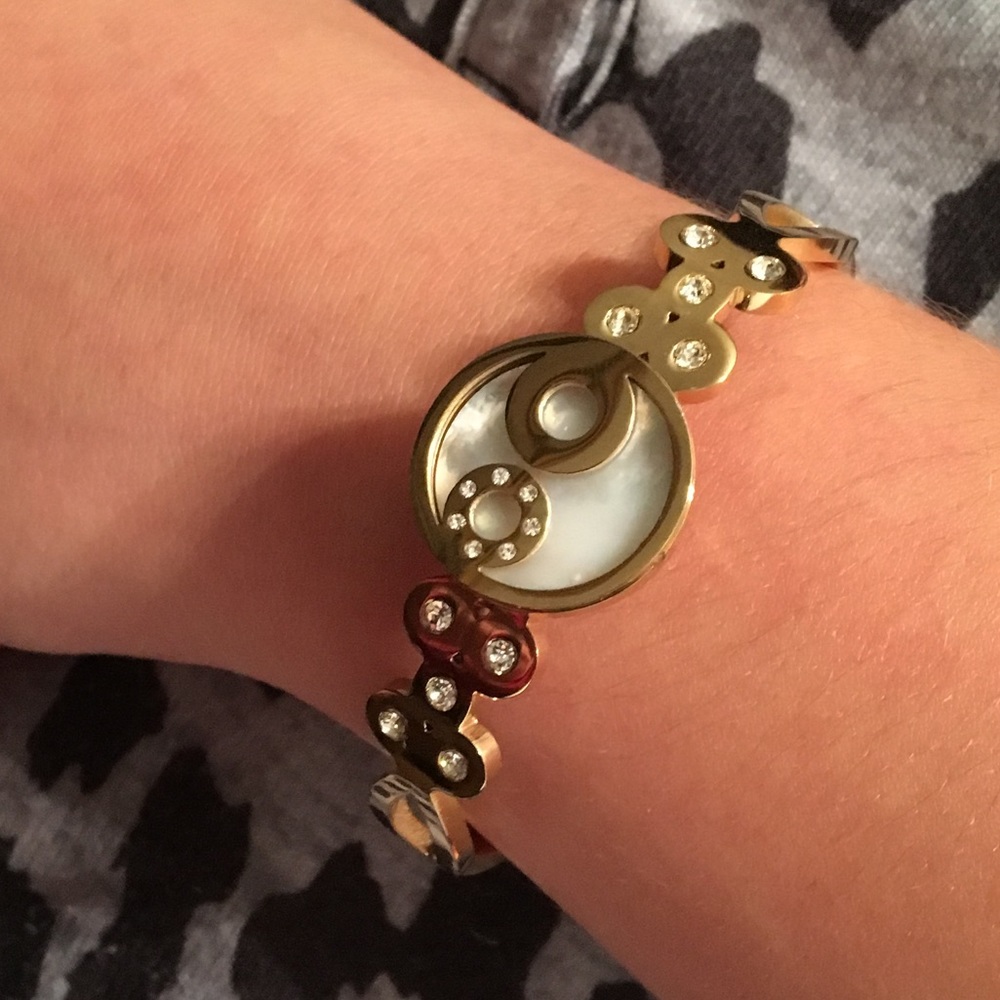 🌸Gorgeous🌸 Gold Tone Embellished Bangle Bracelet